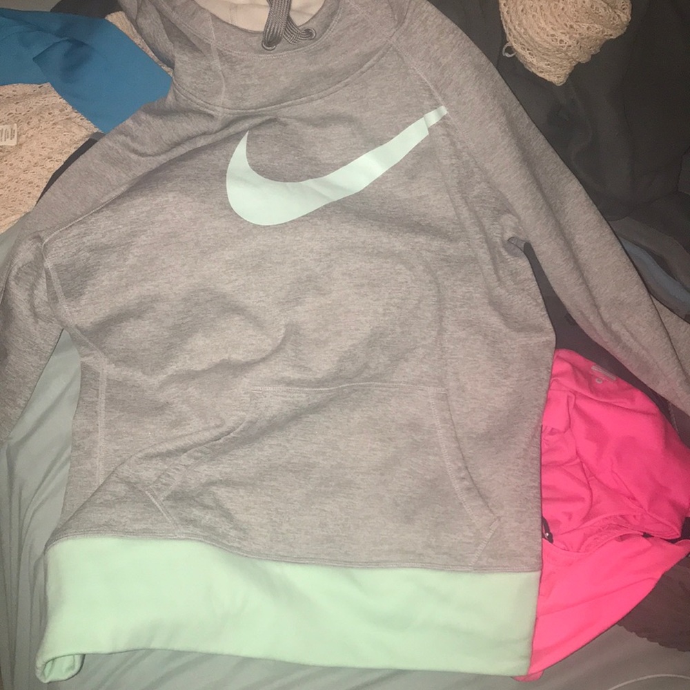 THERMA FIT MINT AND GRAY NIKE HOODIE